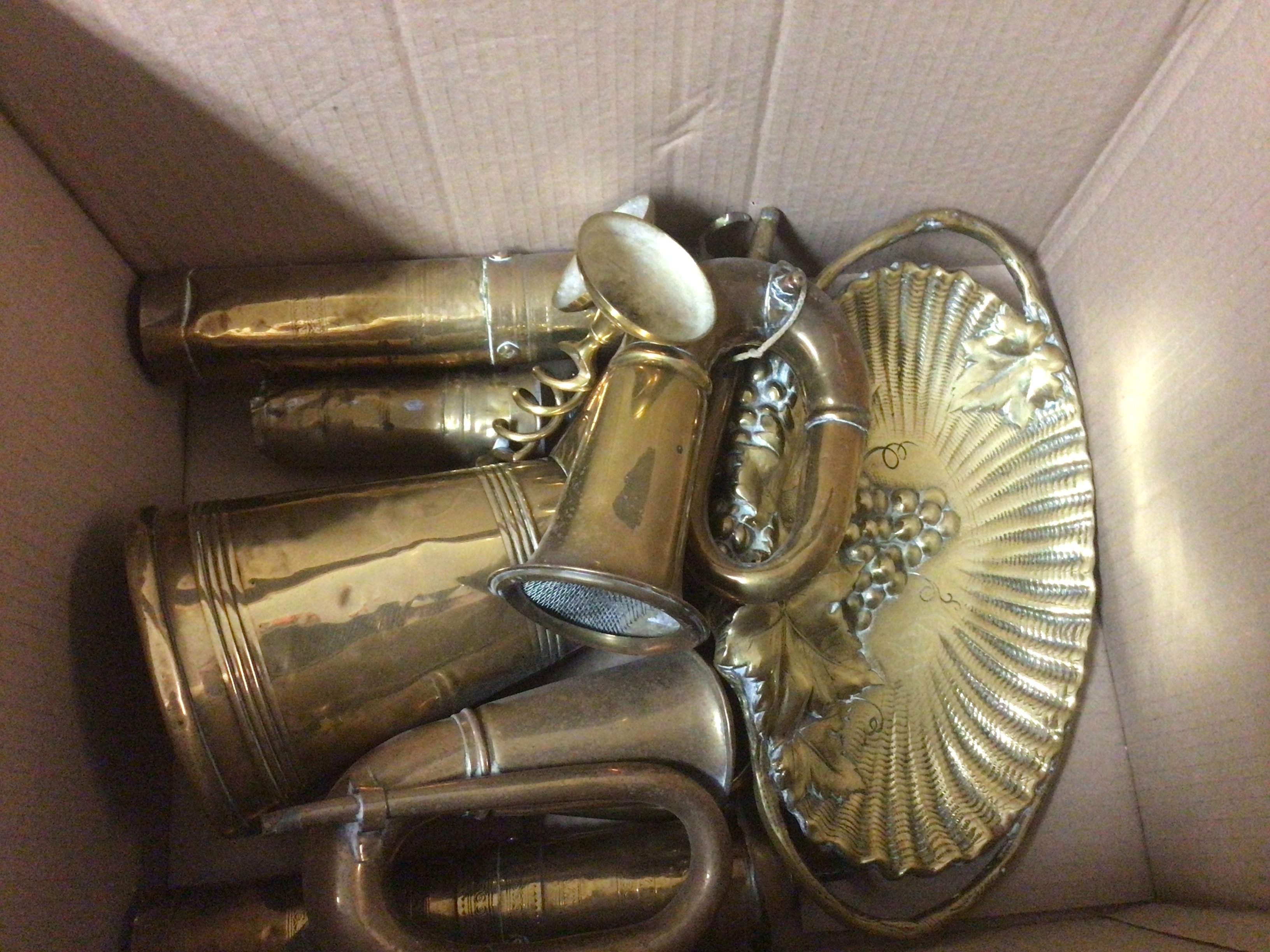 A box containing brassware including two vintage car horns