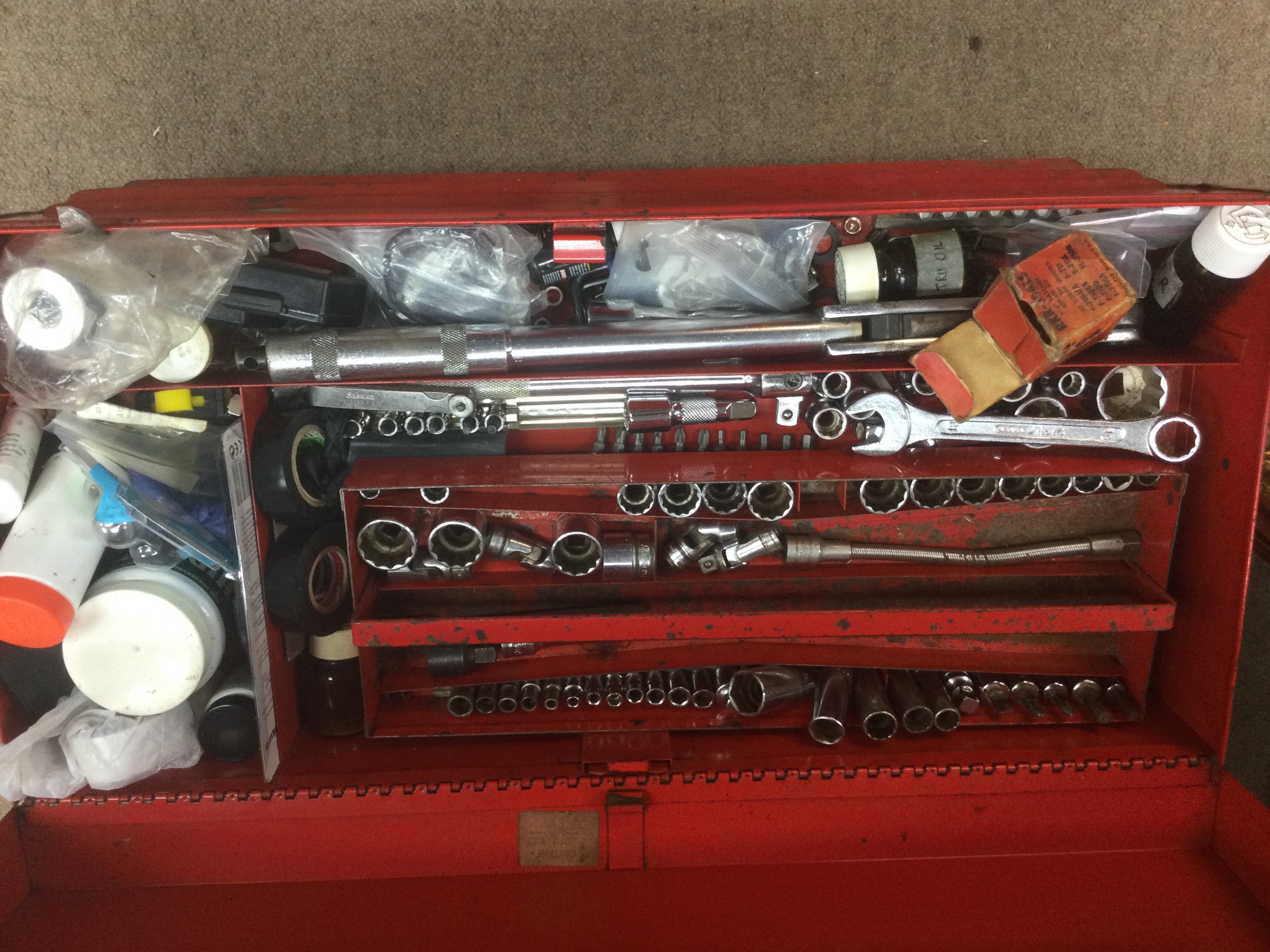 A collection of various tools in a snap on chest .