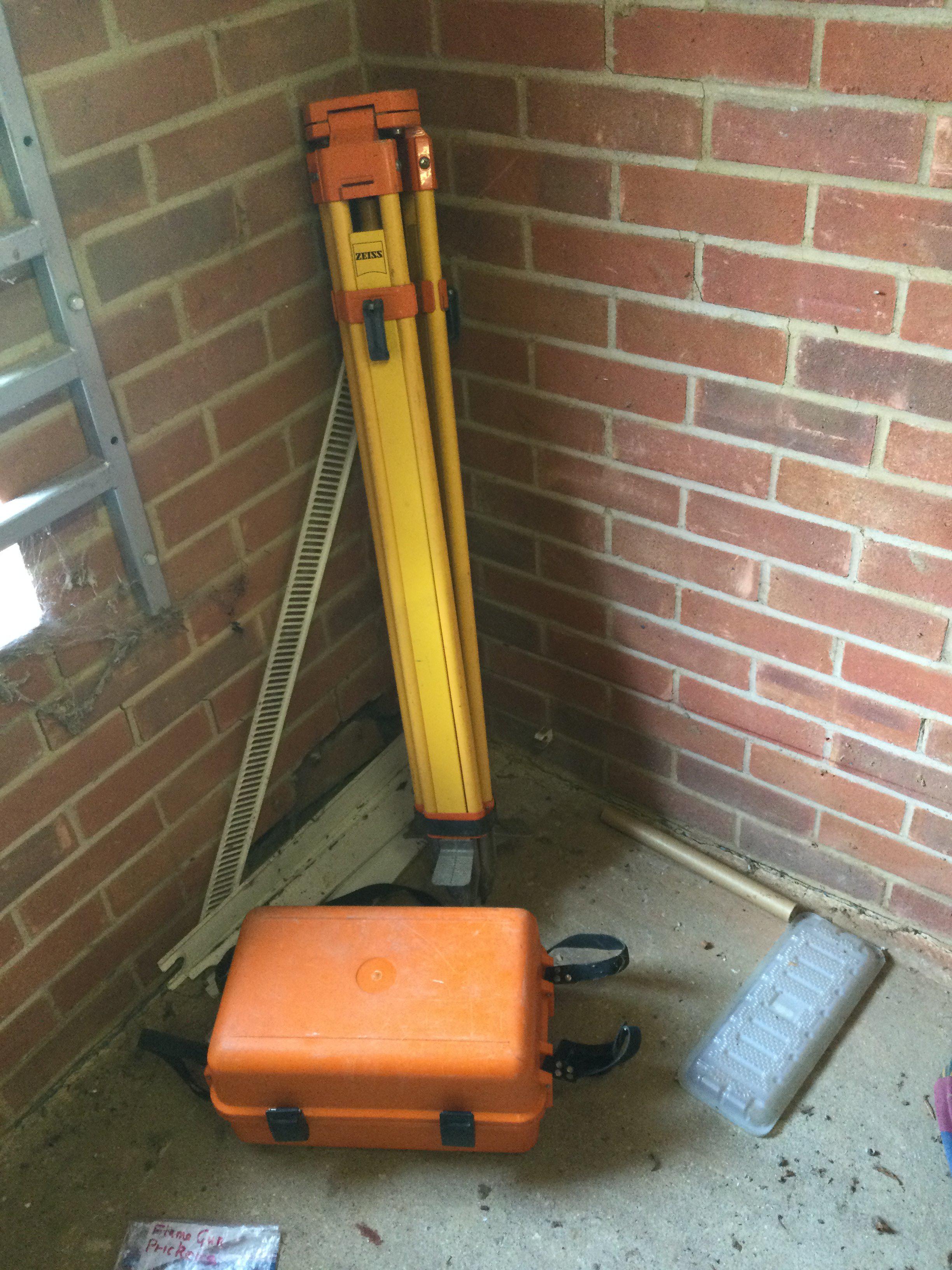 A Geo Fennel FET Theodolite with carry case and stand. Items sold in situ. Viewing on location in Woodham Mortimer by appointment contact office to arrange.