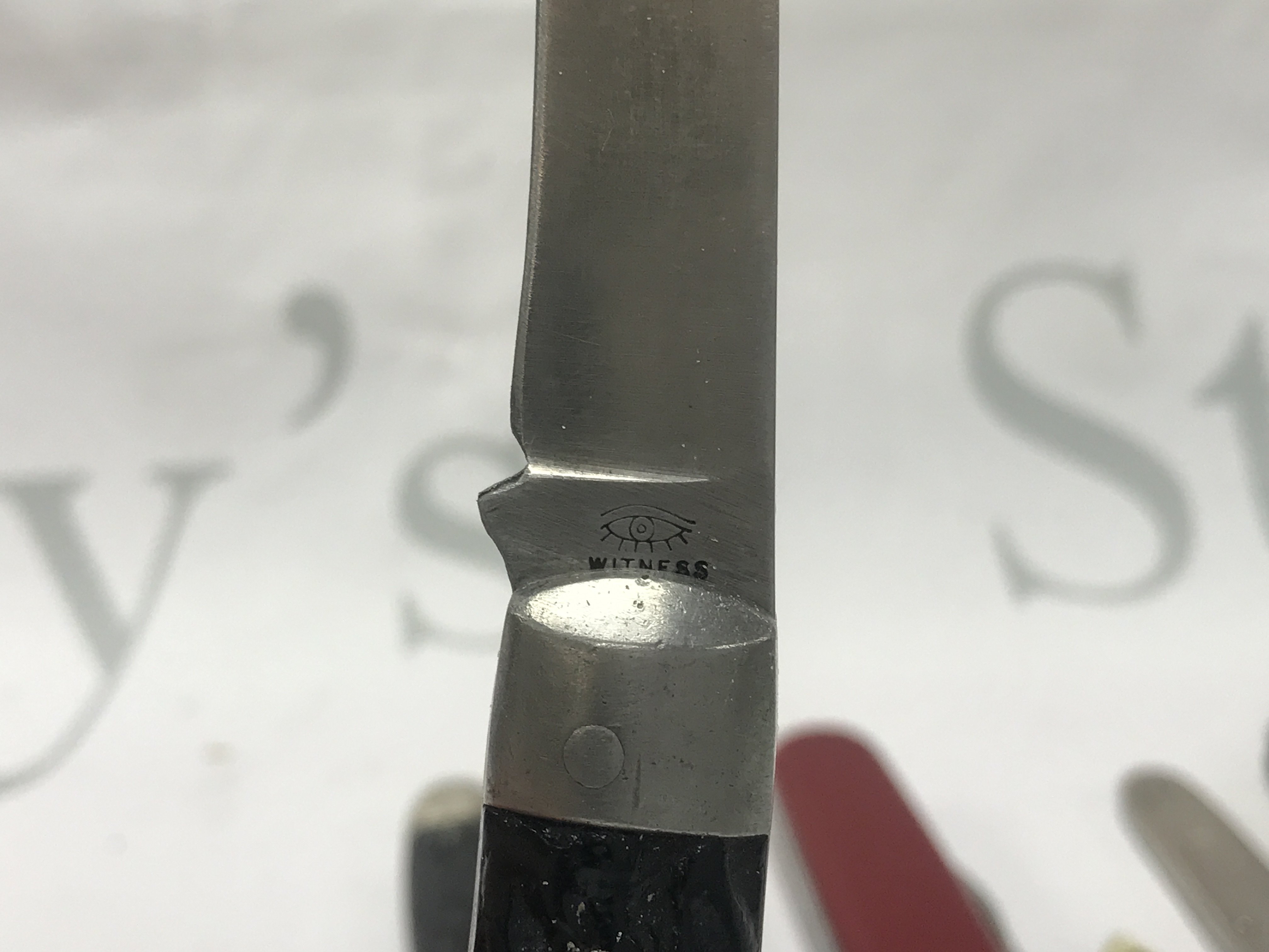 Six pocket knives one with a silver case, Witness, Richards, Victorinox Swiss etc. NO RESERVE