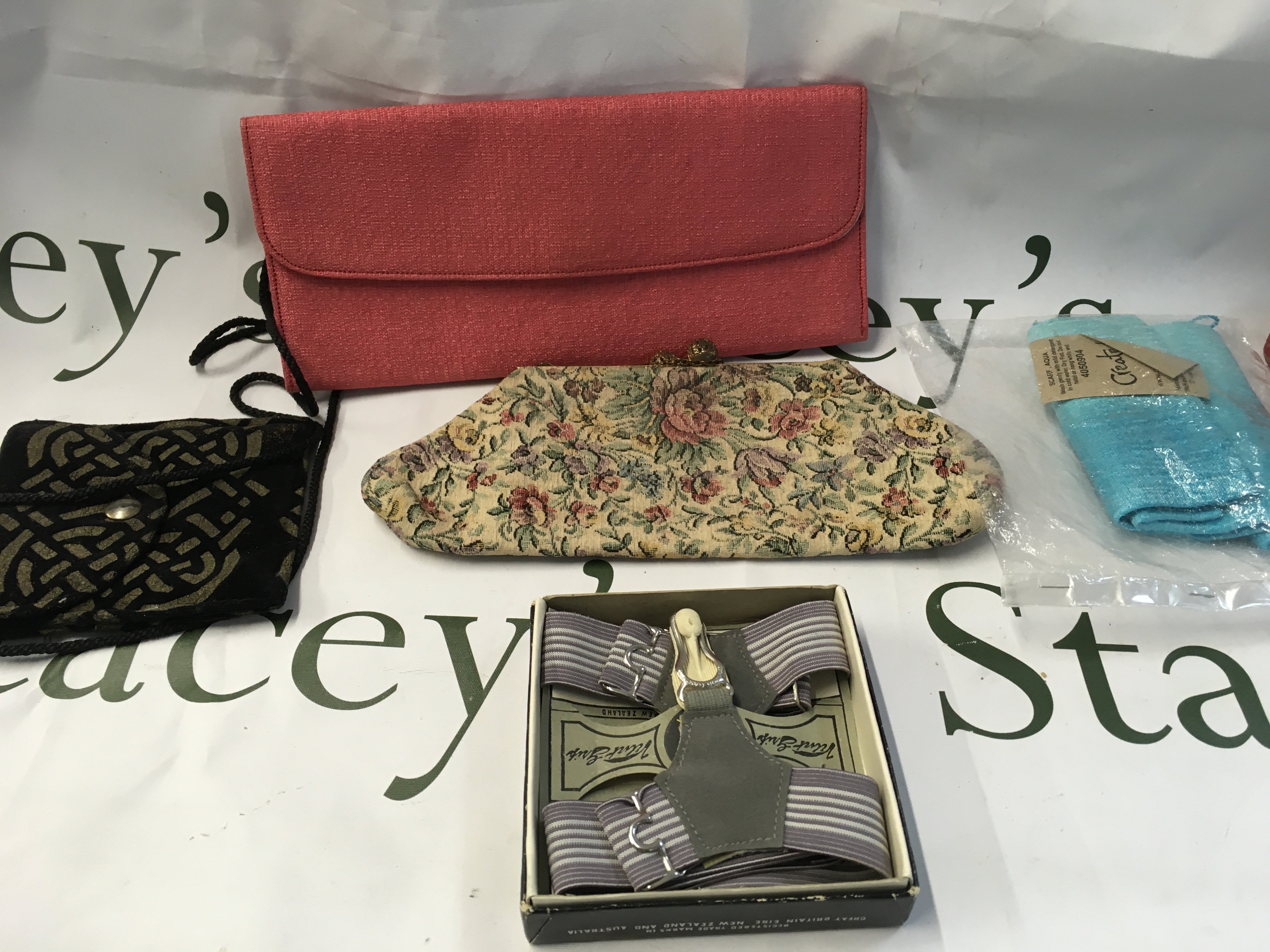 WITHDRAWN - A collection of Evening bags , scarfs , gloves . Postage category b. NO RESERVE