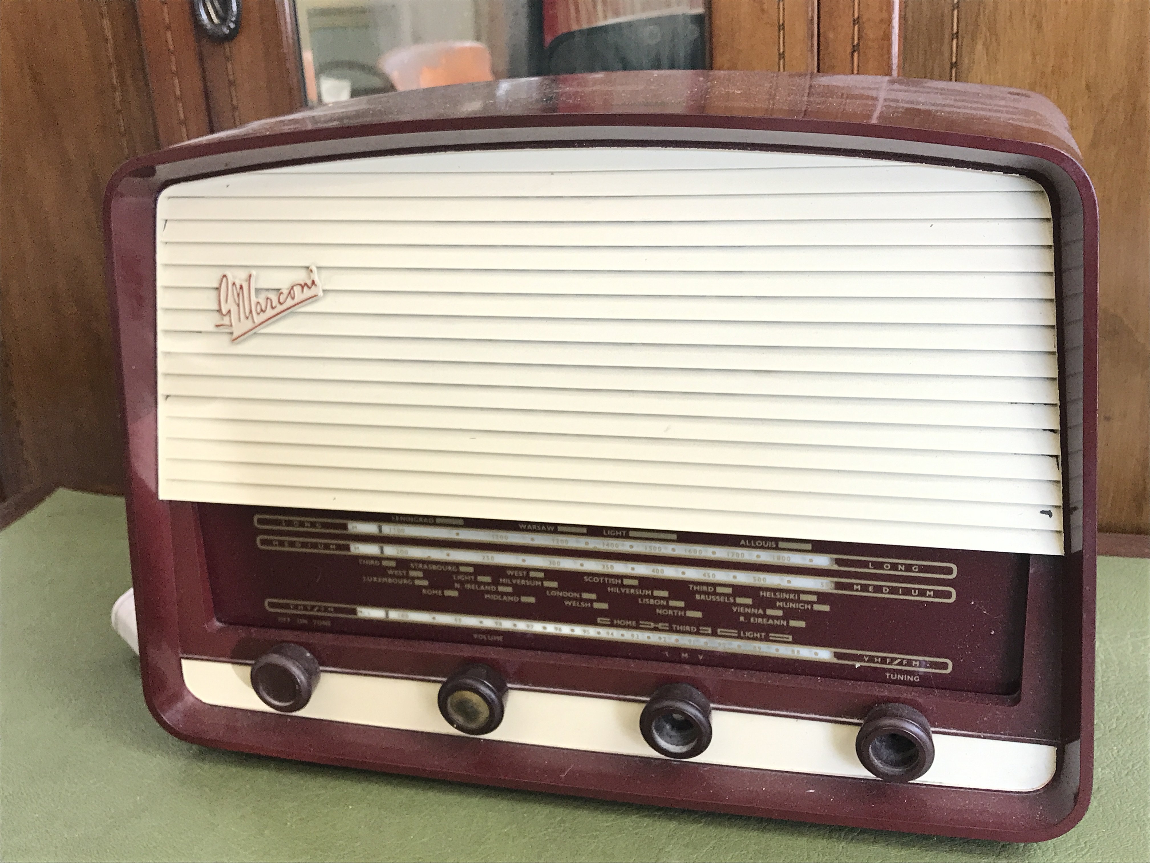 A G Marconi T69DA vintage radio. Postage category C