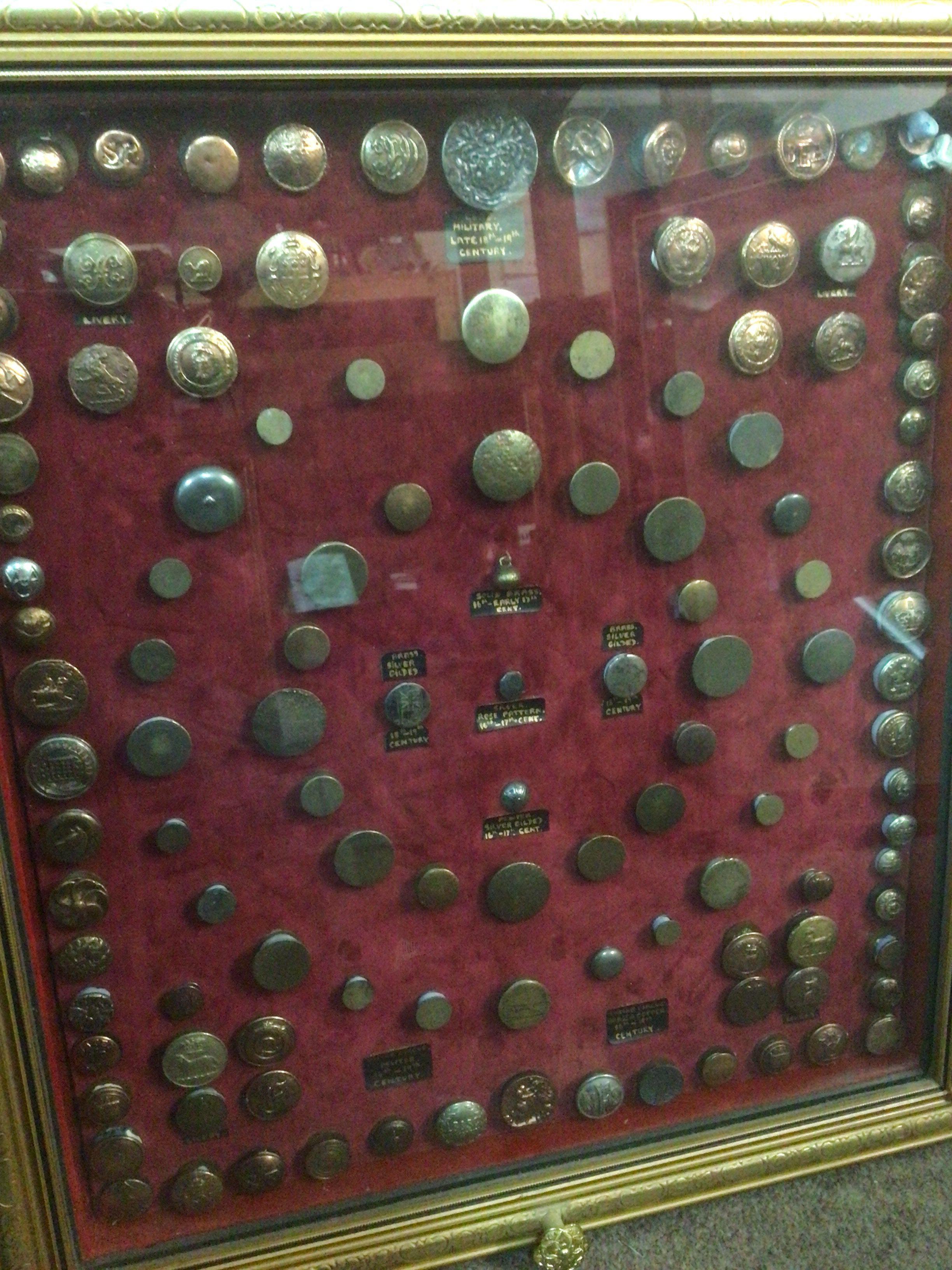 A case containing buttons some from the 16th and 17th century. This lot cannot be posted