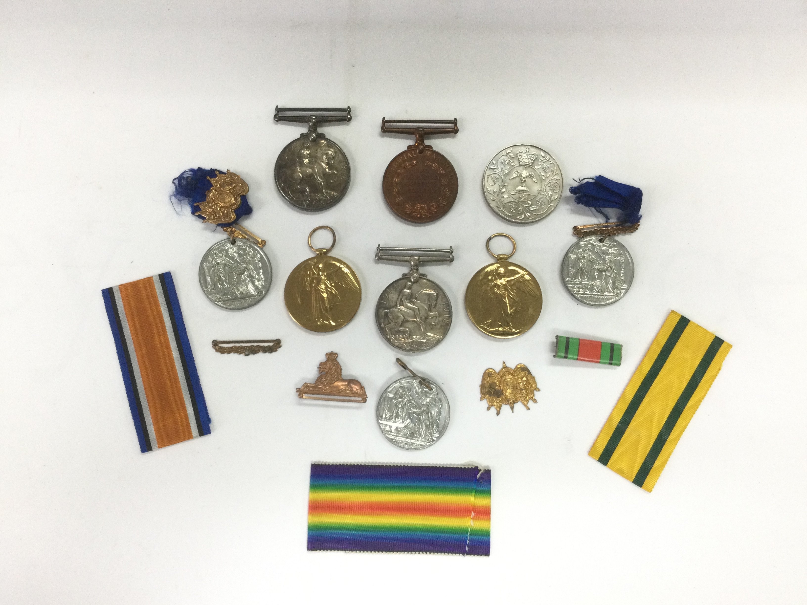 A small group of WW1 medals and ribbons. Shipping category A.