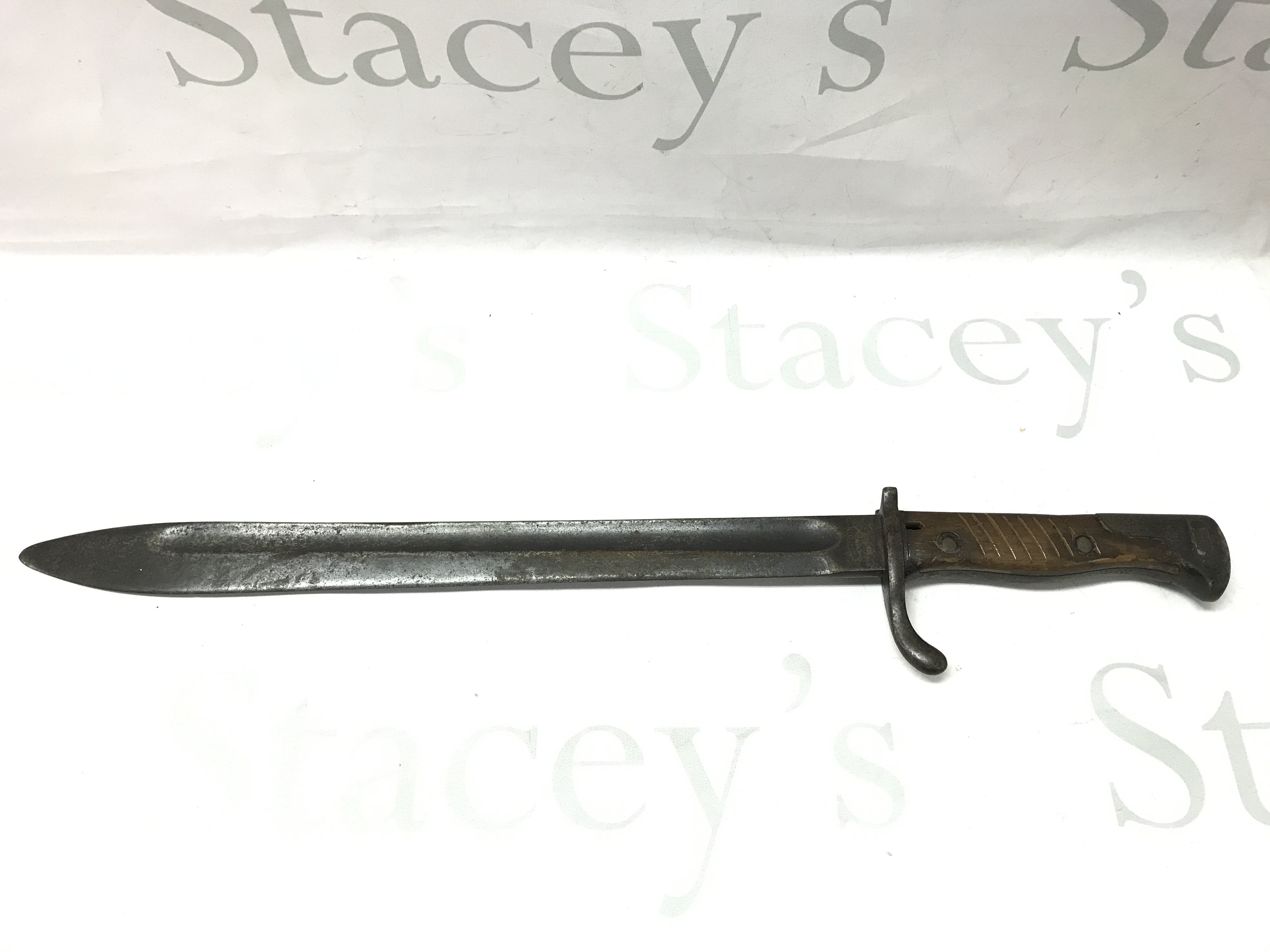 A WW1 German 1st pattern bayonet. Blade 36cm long 49cm total length . This lot cannot be posted