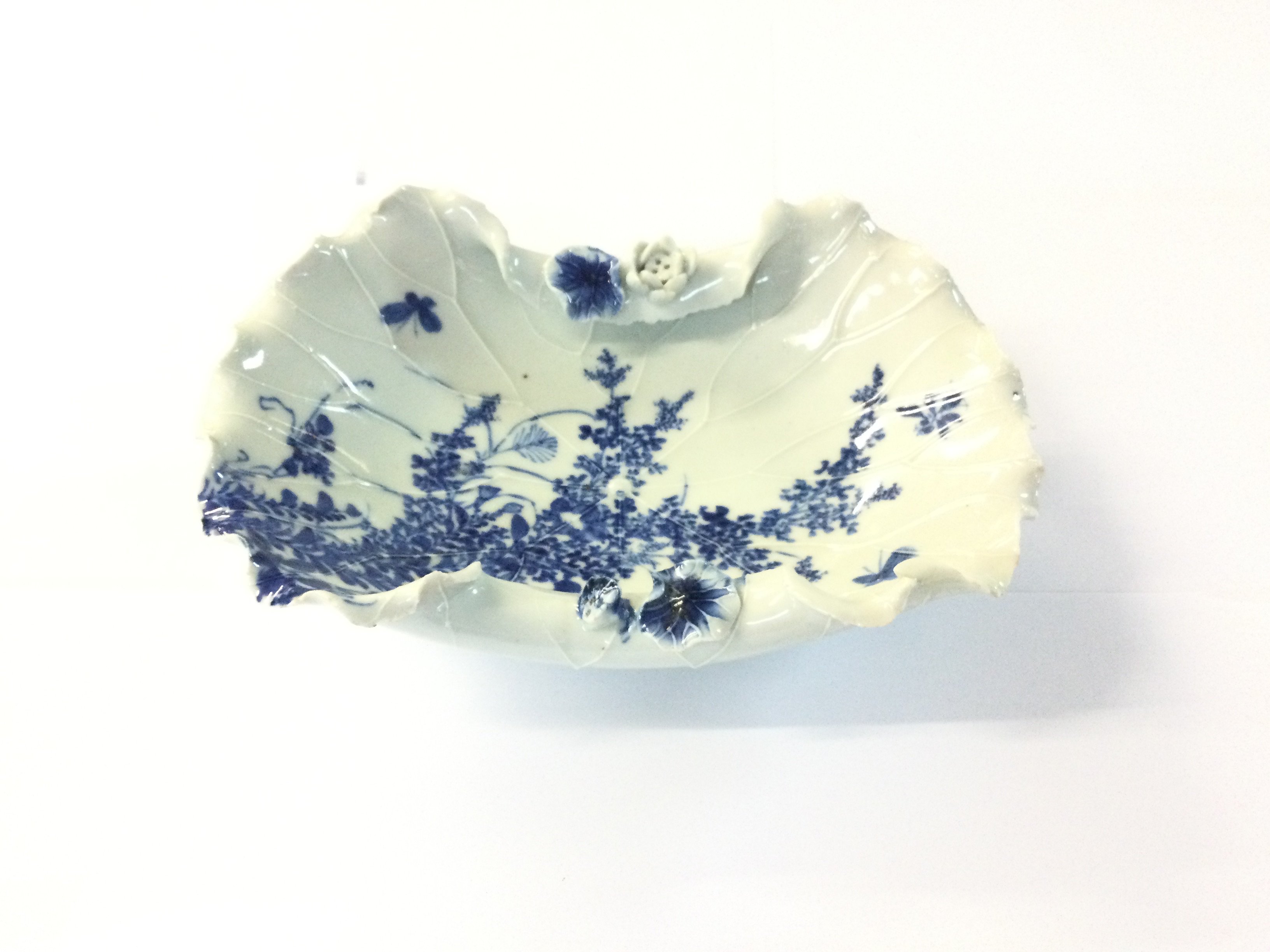 A Japanese blue and white Arita dish made in the late 20th century, 23cm wide.