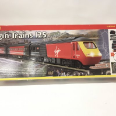A boxed model railway set by Hornby No 1023. Virgin Trains 125. 00gauge.