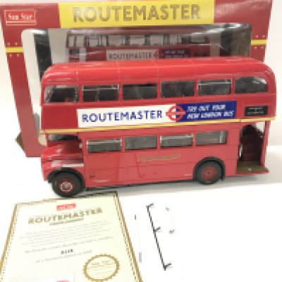 A Boxed Sun Star 1:24 Scale RM8-VLT 8 Routemaster Bus. With Certificate. A/F with No Mirrors.