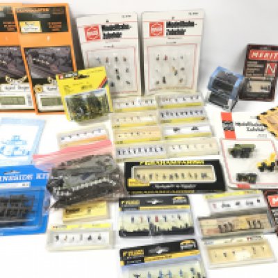 A Box Containing N Gauge Model People and Kits. No Reserve.