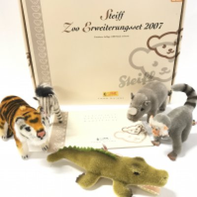 A Boxed Steiff Zoo Addition Set 2007. With Certificate.