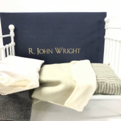 A Boxed R.John Wright Bears Bed. Limited Edition.