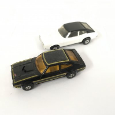 A Matchbox Superkings pre production Ford Capri Mk2 in JPS colours also included a production Ford Capri 1976 in white. K59