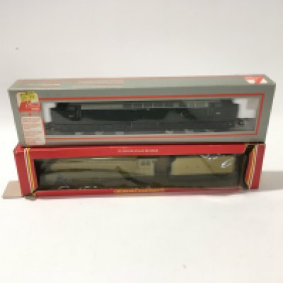 2x boxed model locomotives 00 gauge. Includes Hornby R.099 LNER 4.6.2. Silver Fox box worn. Also includes Lima no. 205062 Class 40.