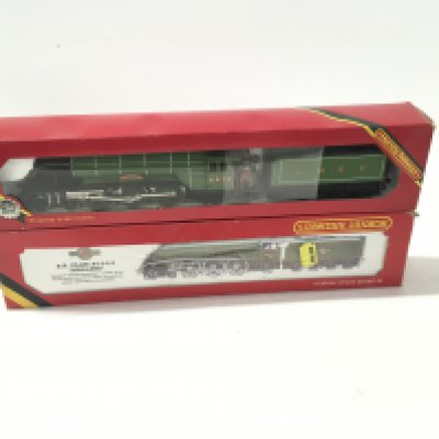 2x boxed model locomotives with tender by Hornby includes R.855 LNER Flying Scotsman and R.350 A4 Mallard. 00 gauge. No Reserve