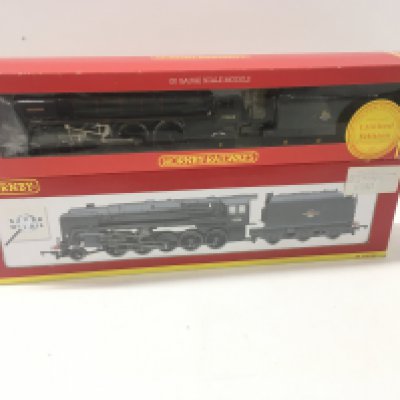 2x boxed 00 gauge model locomotives by Hornby including R.2200. BR 2.10.0. Class 9 F loco weathered 92151. and R507. BR 4.6.2 Britannia Class loco. Royal Train Duties. Special edition. No reserve.