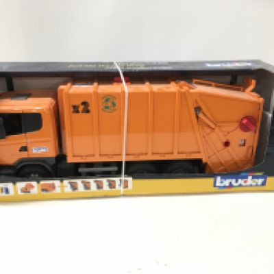 A boxed model dust cast by bruder 1:16 scale. No reserve