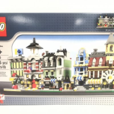 A Boxed And Sealed Lego VIP Exclusive Mini Modulars Set #10230.