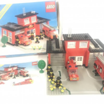 A Vintage Lego Fire Station With Box And Instructions. #6382. No Reserve.