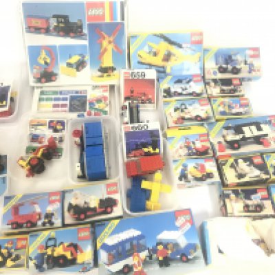 A collection Of Various Boxed And Loose Lego Sets. All Boxes Have Been Opened. And a Collection of Loose parts.No Reserve. (2).