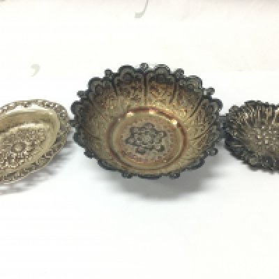 A collection of three silver dishes approximately 205g total. Postage B
