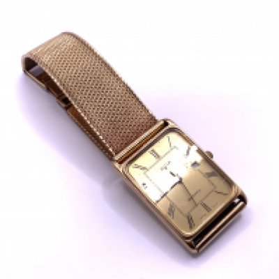A gents 9ct gold mesh strap Avia quartz wristwatch. (Total weight 46.14g). (A)