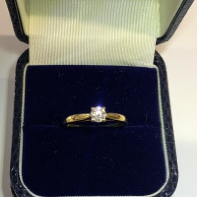 A modern 18ct yellow gold and diamond 0.33ct (approximately) solitaire ring. (A)