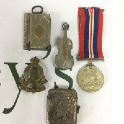 Three vesta cases, a WW2 service medal and a cap badge. Shipping category A.
