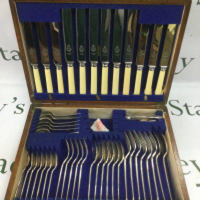 A Viners canteen of cutlery. Shipping category C.