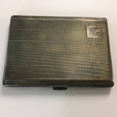A silver cigarette case 155 grams.