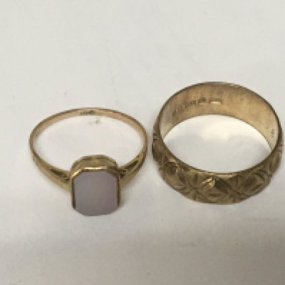 Two 9carat gold rings a wedding ring with a patterned edge a d one other ring set with a polished stone. Weight 5.4g approximately. (2)