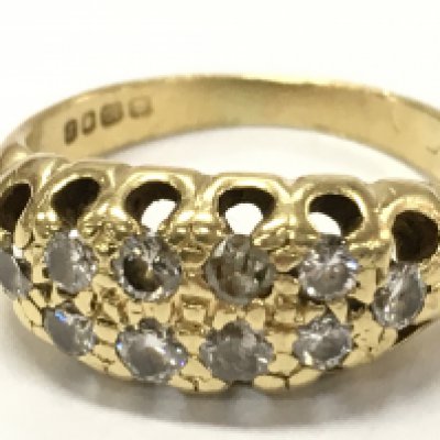 An 18ct gold diamond cluster ring, size H. 4g Postage cat a