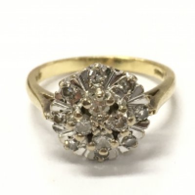An 18ct gold diamond cluster ring. 4.6g total weight K/L. Postage category A