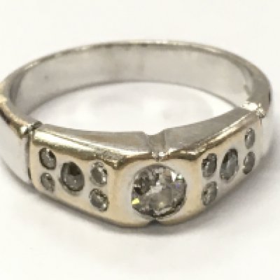 An 18ct white gold diamond solitaire with diamond shoulders , size L, 5g