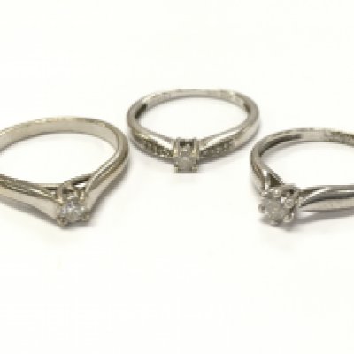 18ct white gold diamond solitaire rings sizes K, M, N/O. 7.7gPostage category A