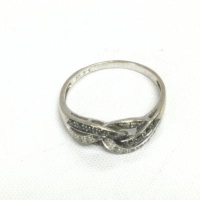 A 9ct white gold crossover ring, approx 2g and approx size S. Shipping category A.