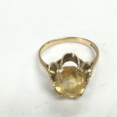A 9ct gold ring set with a citrine stone, approx 3.8g and approx size S. Shipping category A.