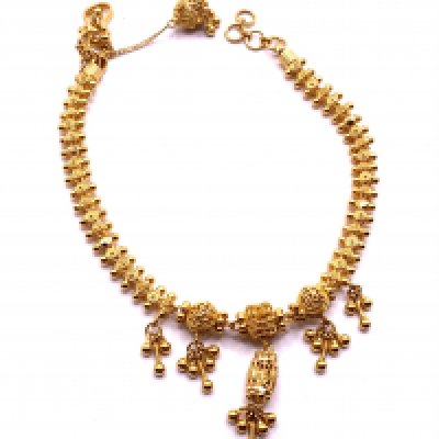 A 22ct gold Mughal design bracelet. Total weight 13.3gs (A)