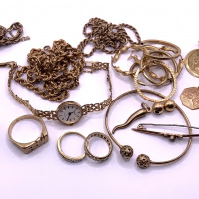 A mixed lot of 9ct gold jewellery, total 81.3GS (A)