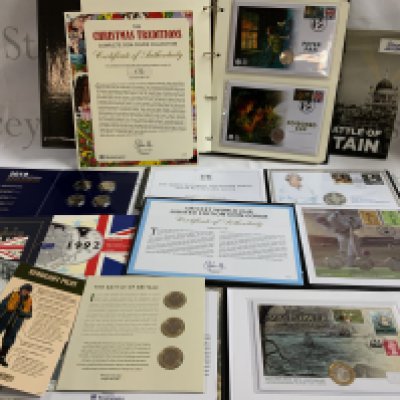 A varied collection of modern uncirculated coinage together with some additional loose coinage.