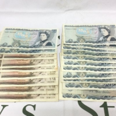 A collection of Jo Page &#20132662755 and &#201326627510 bank notes. Shipping category A.