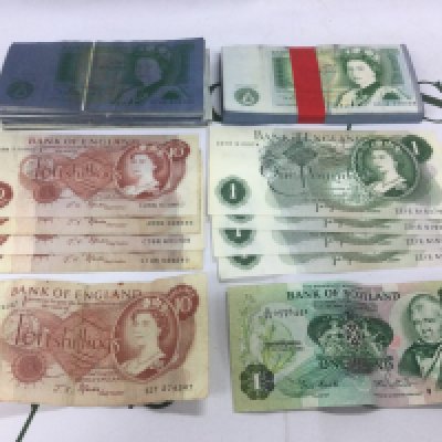 A collection of GB bank notes including a bundle of &#20132662751 wrapped notes and approx 100 loose bank notes and shillings. Shipping category A.