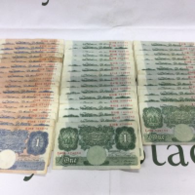 A collection of GB bank notes comprising Peppiatt and O'Brian red and green &#20132662751 notes. Shipping category A.