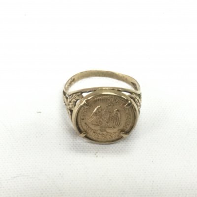 A gold coin ring, approx 3.3g. Shipping category A.