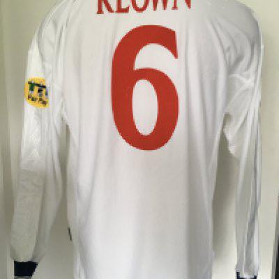 Euro 2000 Keown England Match Issued Football Shirt: White long sleeve shirt with number 6 Keown to rear. Front has number 6. Sleeves have Euro 2000 badge to one sleeve and Fair Play to the other.