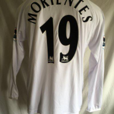 Morientes 2005/2006 Liverpool Match Worn Football Shirt: White long sleeve shirt, number 19 with Morientes to rear and Premier League badging to arms. Signed by Rafa Benitez who obtained the shirt for vendor.