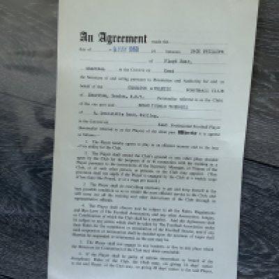 Charlton Athletic 1960/61 Football Contract: Issued and signed by Brian Tocknell in his debut season. Excellent.