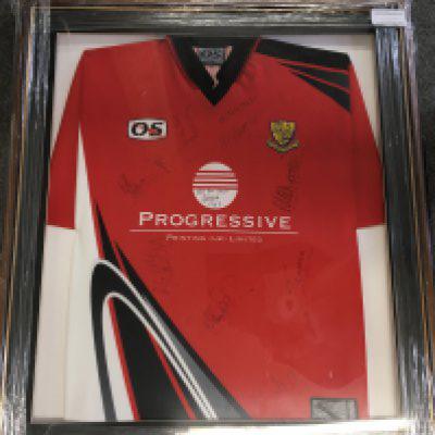 Southend United Signed Framed Shirt + More: Red away shirt from 98/99 signed by 9 and nicely framed. C/W. Signed ball from around 2011 plus a multi signed large 2014/2015 poster.