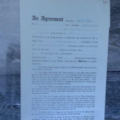 Charlton Athletic 1959/60 Football Contract: Issued and signed by goalkeeper Frank Reed. Excellent.