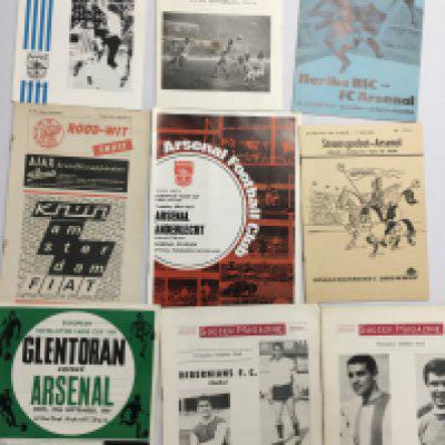 Arsenal Football Programmes + Handbooks: Includes 69/70 Ajax, 71/72 Stromsgodset and some other good European aways, Complete handbook run from 65/66 - 77/78. Stacks of 70s homes programmes plus some 50s. Gunflash magazines and some general pocket Football annuals. (Box)