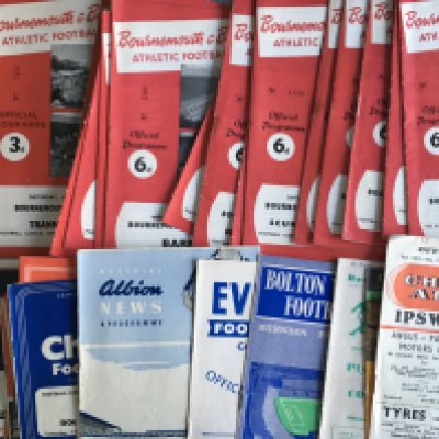 Bournemouth Home Football Programmes: Around 30 from 59/60 to the mid 60s. C/W 15 late 50s programmes of various clubs in overall fair/good condition.